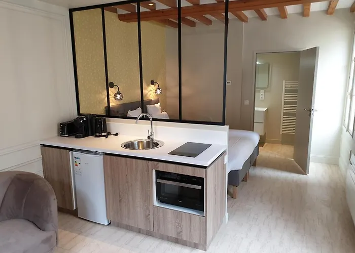 Au Loup Historic 3* Bayeux