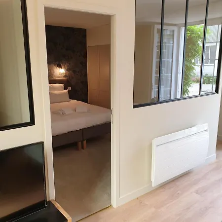 Au Loup Historic Aparthotel *