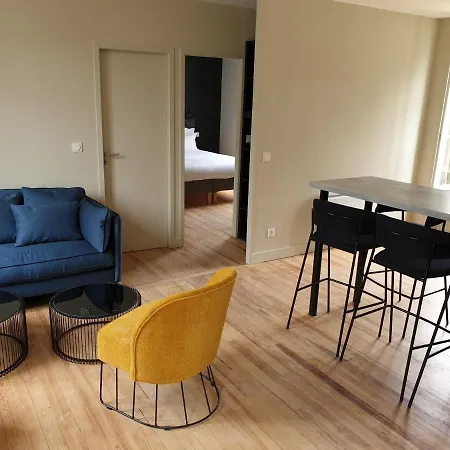 Au Loup Historic Apart-hotel *