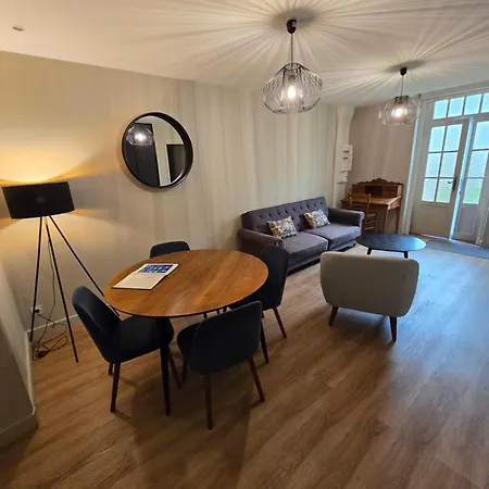 Au Loup Historic Байе