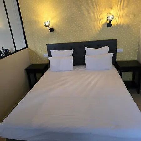 Au Loup Historic Aparthotel