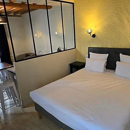 Au Loup Historic 4*