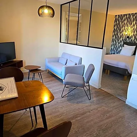 Au Loup Historic 4*