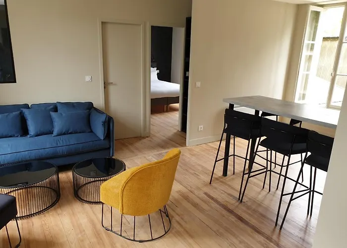 Au Loup Historic Aparthotel 3*