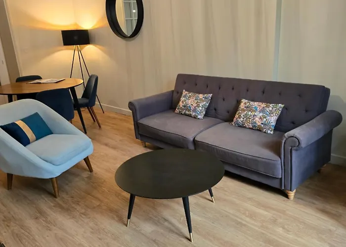 Au Loup Historic Aparthotel 3*